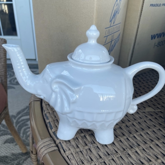 🐘 White Elephant Tea Pot - Picture 3 of 8